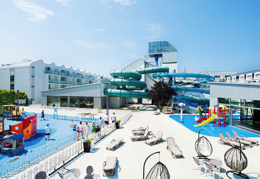 Der Außenbereich des Aquaparks des Hotels Sandra Spa in Pogorzelica