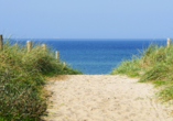 Genießen Sie Ihren Urlaub am wunderschönen Sandstrand.