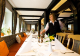 Das Restaurant im CAREA Ferien- & Reitsport-Hotel Brunnenhof verwöhnt Sie mit leckeren Speisen.