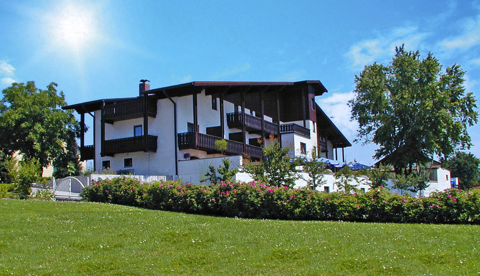 Ihr Hotel Würdinger Hof liegt idyllisch im Grünen.