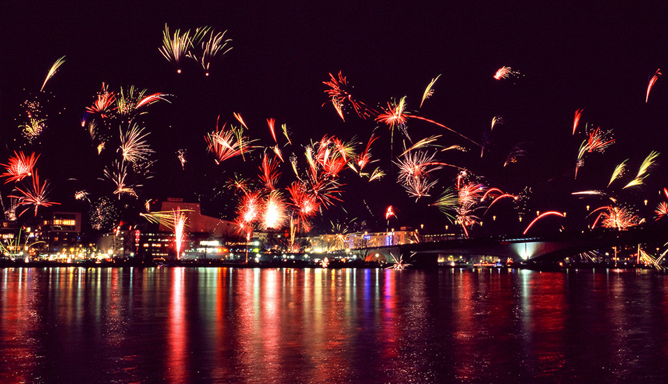 Erleben Sie das Feuerwerk in Bonn vom Schiff aus!