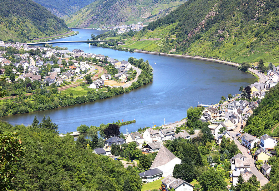 Die Landschaften rechts und links der Mosel sind jederzeit einen Ausflug wert.