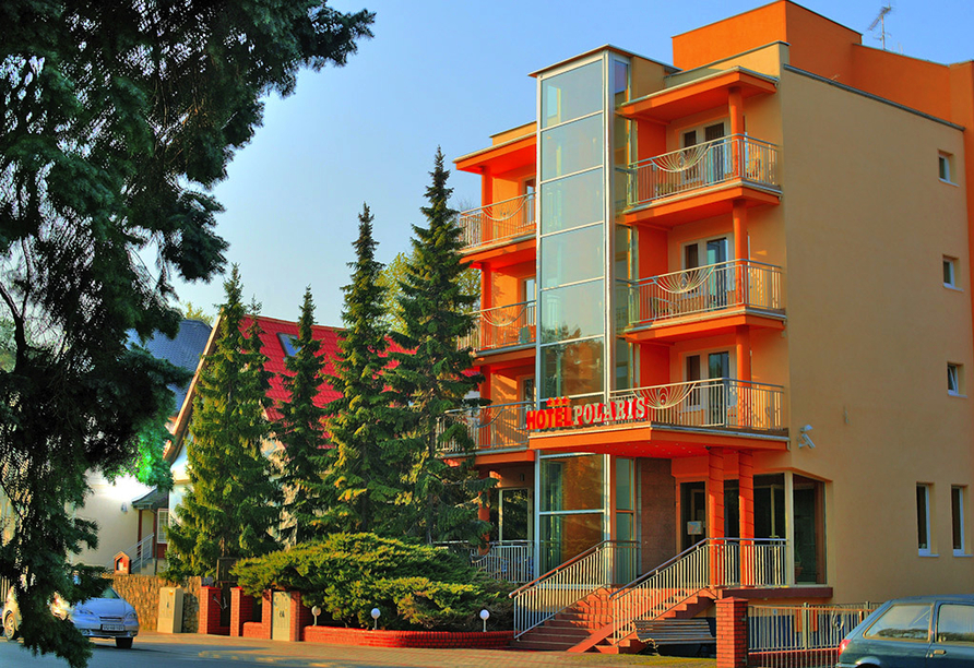 Außenansicht des Hotels Polaris 3 an der Strandpromenade