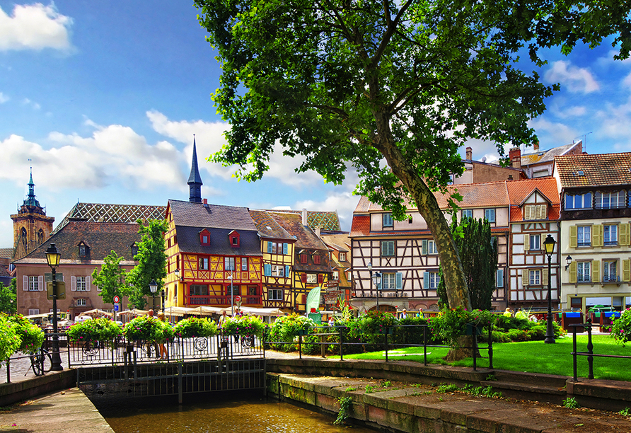 Die Fachwerkstadt Colmar liegt nicht weit entfernt von Ihrem Hotel und lädt zu einem Ausflug ein. 