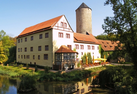 Das malerische Wasserschloss Westerburg erwartet Sie.