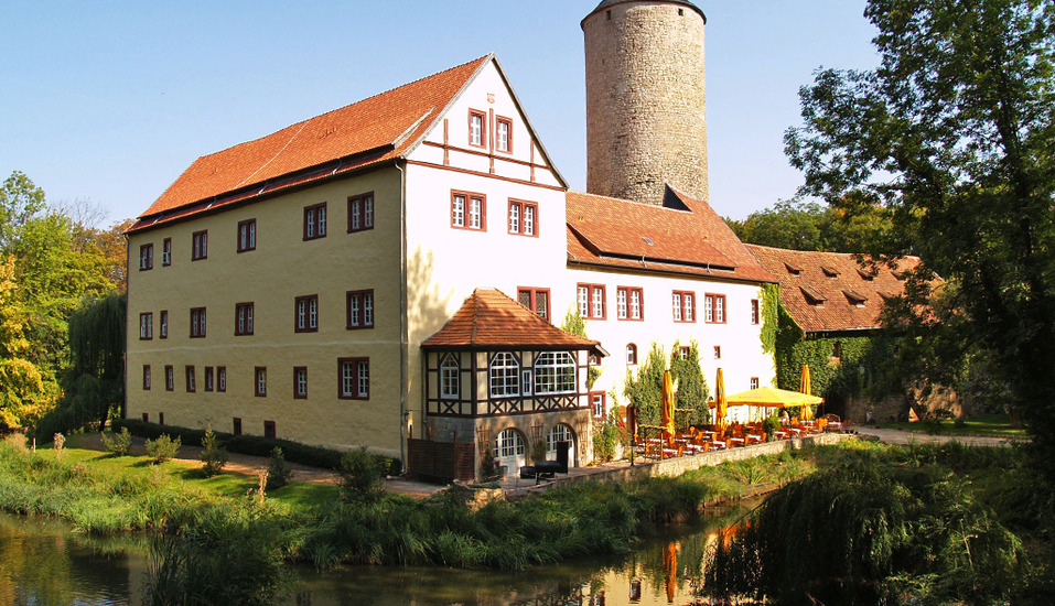 Das malerische Wasserschloss Westerburg erwartet Sie.