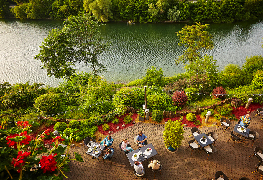 Die Seeterrasse des Göbel's Seehotels Diemelsee