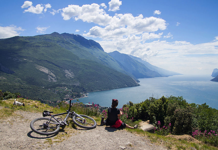 Rund um den Gardasee gibt es schöne Radwege.