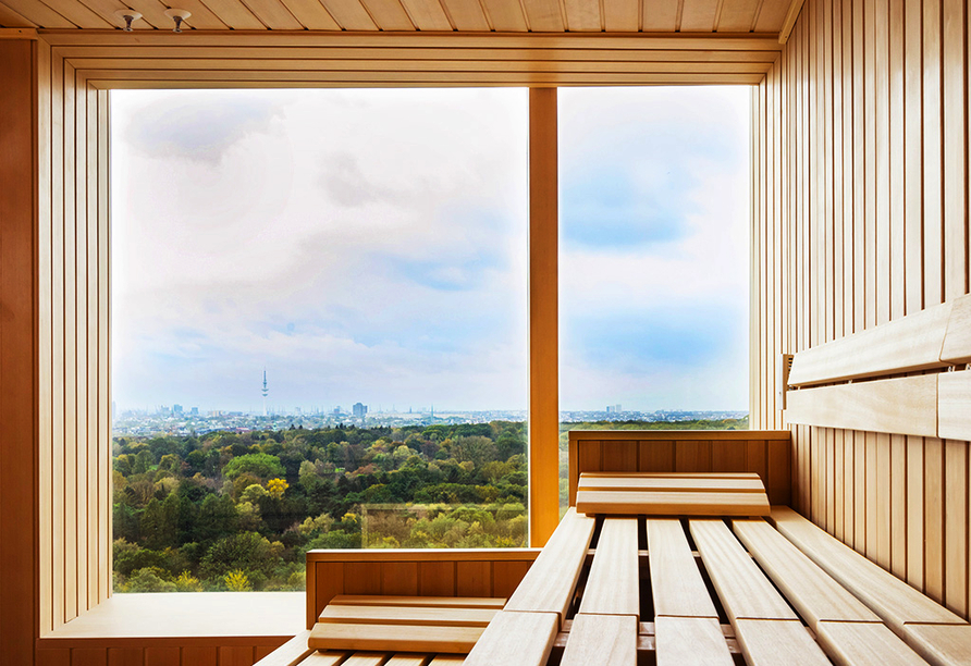 Wellness in den Wolken! Die Sauna befindet sich im 18. Stock und bietet einen Panoramaausblick über die wunderschöne Hansestadt.