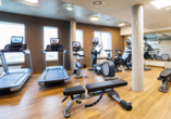 Im 18. Stockwerk des Hotels befindet sich der Fitnessraum mit sagenhaftem Ausblick über ganz Hamburg.