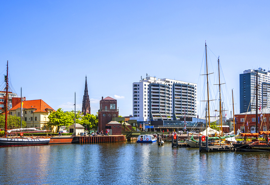 Maritimes Flair im idyllischen Hafen von Bremerhaven.