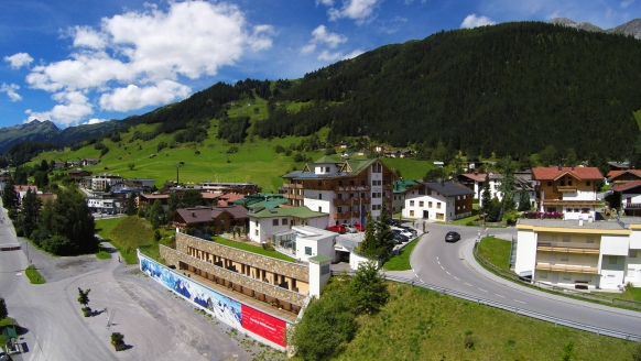 Herzlich willkommen im Hotel Nassereinerhof in St. Anton am Arlberg in Tirol.