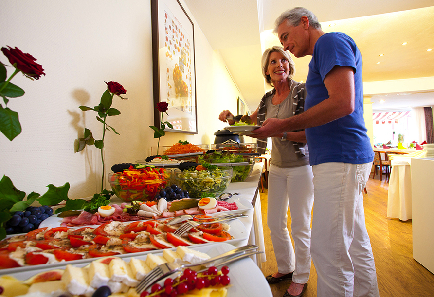 Am reichhaltigen Buffet dürfen Sie beherzt zugreifen.