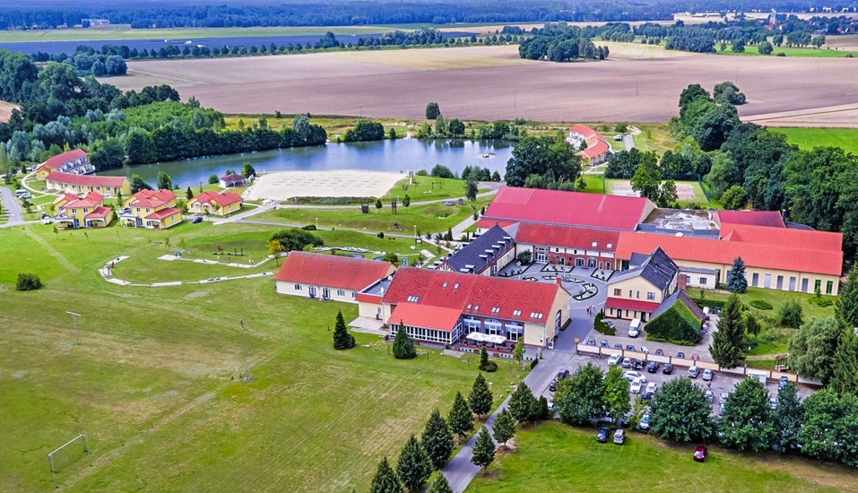 Außenansicht des Sport- & Vital-Resorts Neuer Hennings Hof in Perleberg