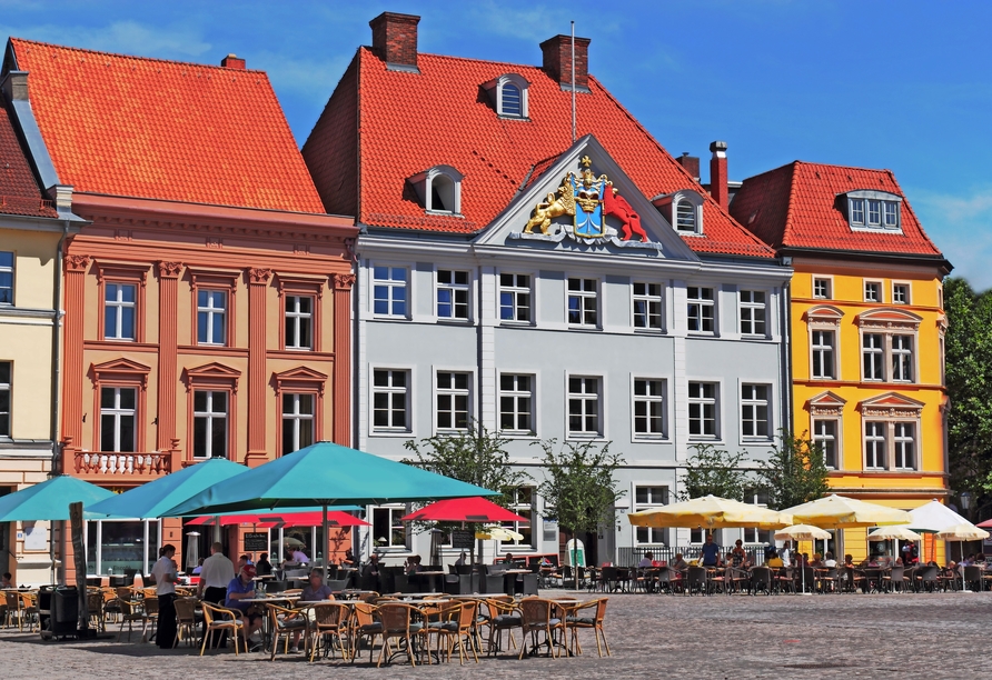 Stadtidylle mit bunten Fassaden erwartet Sie in Stralsund.