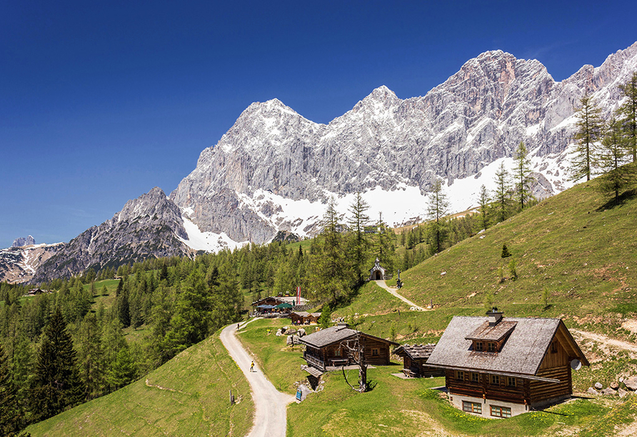 Rund um das Dachsteingebirge gibt es zahlreiche Wanderwege.