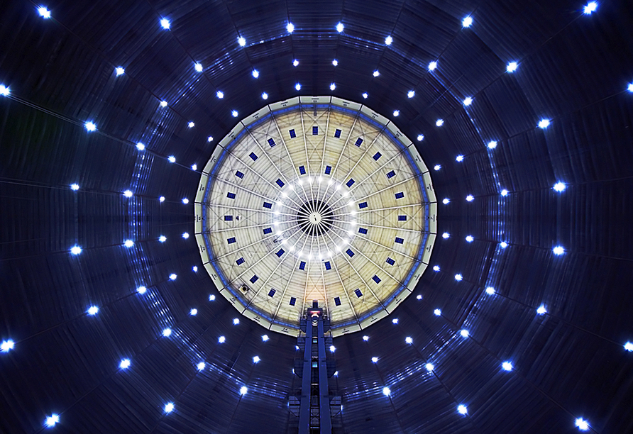 Die tollen Lichtinstallationen und Ausstellungen im Gasometer machen den ehemaligen Gasspeicher zu einem ganz besonderen Ausflugsziel.