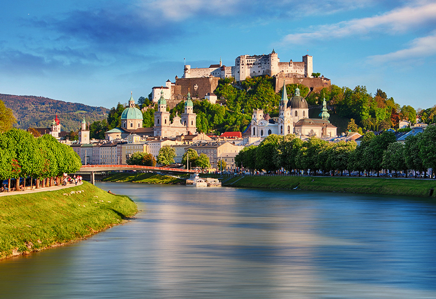 Besuchen Sie die malerische Stadt Salzburg in Österreich.