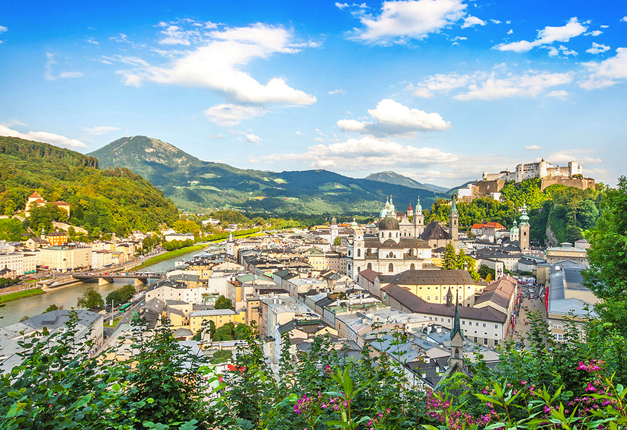 Knapp 24 km von Ihrem Hotel entfernt liegt die Mozart-Stadt Salzburg.