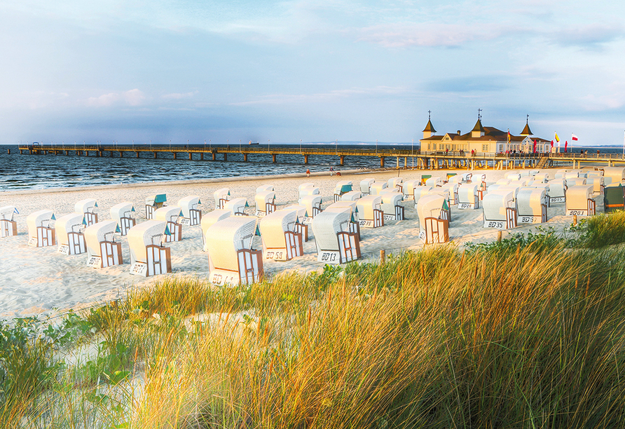 Auch die Deutsche Ostsee mit der bekannten Seebrücke in Ahlbeck ist nicht weit entfernt.