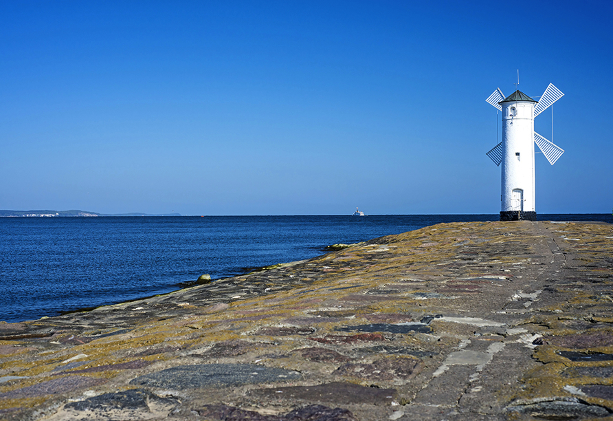 Besuchen Sie das Wahrzeichen von Swinemünde, den Leuchtturm Mühlenbake.