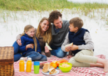 Nehmen Sie sich eine Auszeit und machen Sie ein gemütliches Picknick in den Dünen. 