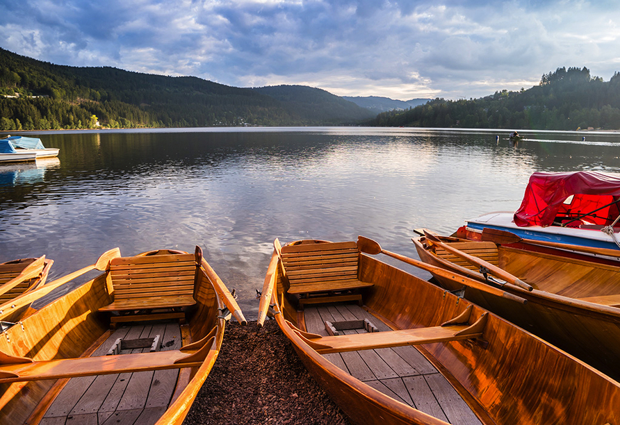 Unser Tipp: Bei einer Bootsfahrt lernen Sie den Titisee von einer ganz besonderen Seite kennen.