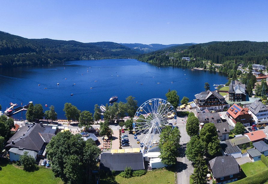 Ein traumhafter Blick auf den malerischen Titisee.