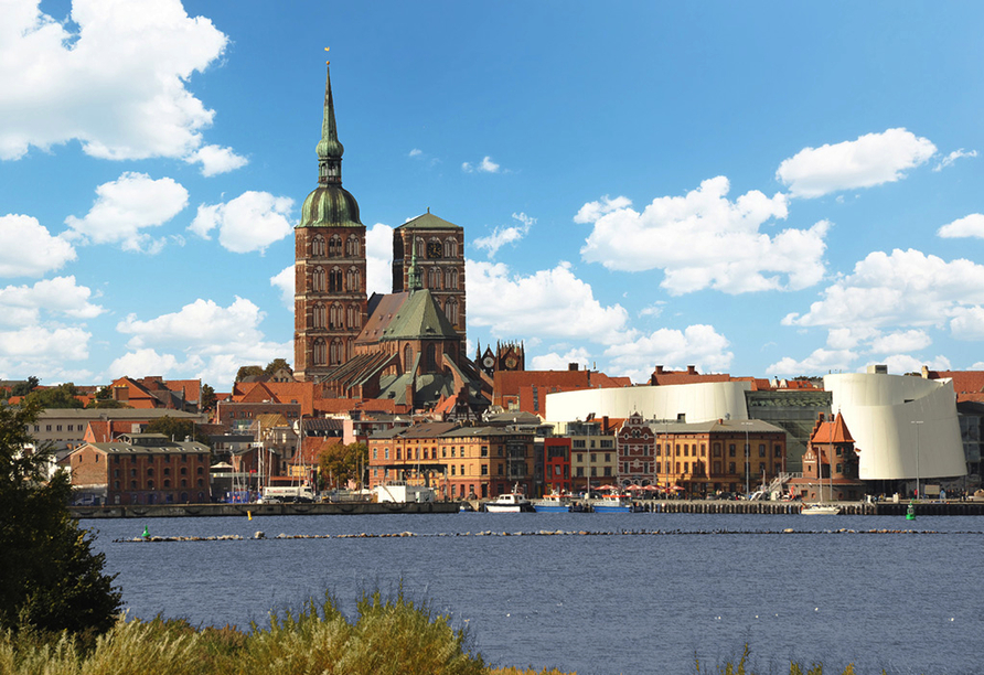 Blick auf die Stralsunder Altstadt mit der St. Nikolaikirche