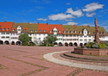 Statten Sie dem größten Marktplatz Deutschlands in Freudenstadt einen Besuch ab.