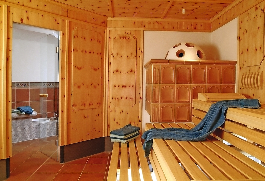 Wie wäre es mit einem Aufguss in der einladenden Sauna?