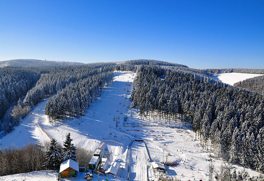 Das Skigebiet von Winterberg lädt zum schneereichen Vergnügen ein.