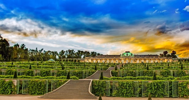 Das Schloss Sanssouci ist ein wahres Highlight in Potsdam – erleben Sie es selbst!