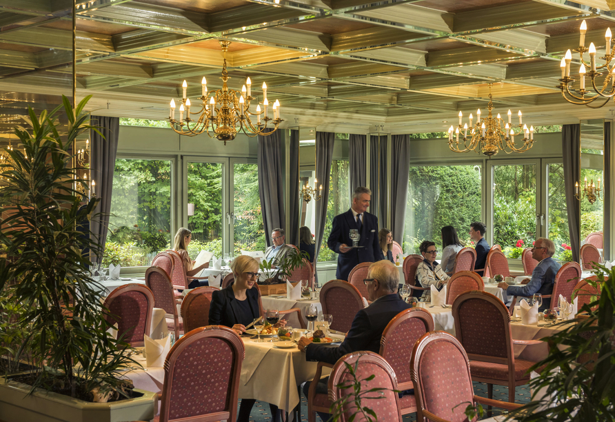 Gäste im Restaurant vom Maritim Hotel Bad Salzuflen.