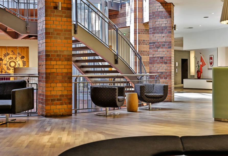 Die Lobby des Dorint Hotels Bremen beeindruckt mit ihrem modernen Design und einladender Atmosphäre.