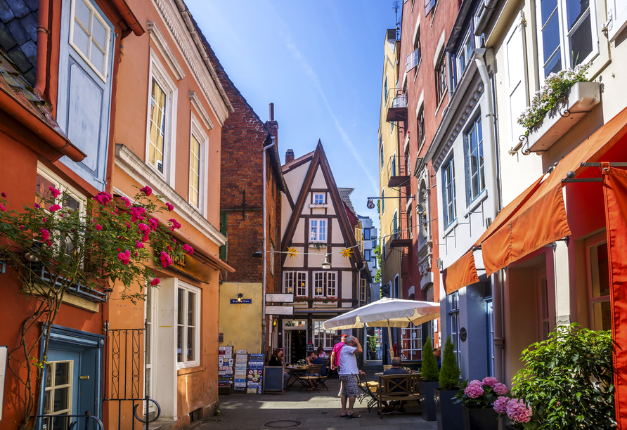 Schlendern Sie durch das zauberhafte Schnoor Viertel in Bremen.