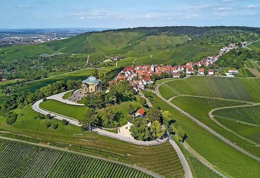 Etwas außerhalb von Stuttgart erwartet Sie die Grabkapelle auf dem Württemberg.