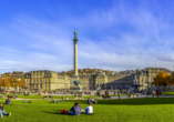 Der Schlossplatz gehört zu den schönsten Sehenswürdigkeiten in Stuttgart.