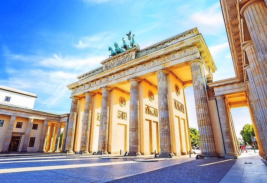 Erkunden Sie auch die schönsten Sehenswürdigkeiten Berlins wie zum Beispiel das Brandenburger Tor.