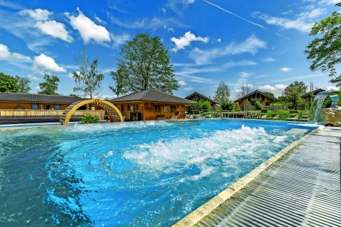 Willkommen zu Ihrer Auszeit im Hotel Rupertihof! Der beheizte Außenpool des Wellness und Spa Bergerbad (ca. 500 m entfernt) bietet Erholung pur.