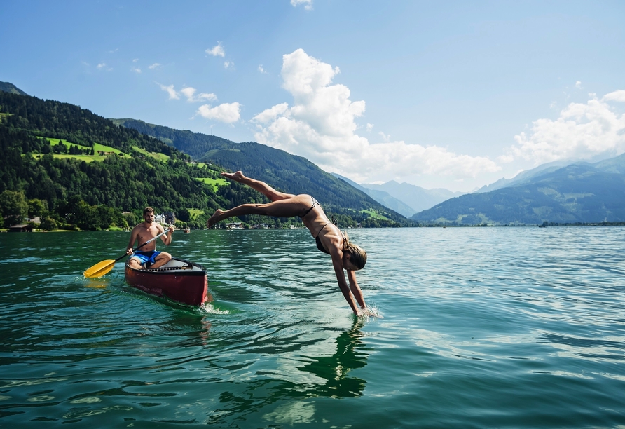 Der klare Zeller See lädt bei schönem Wetter zu einem Sprung ins kühle Nass ein.