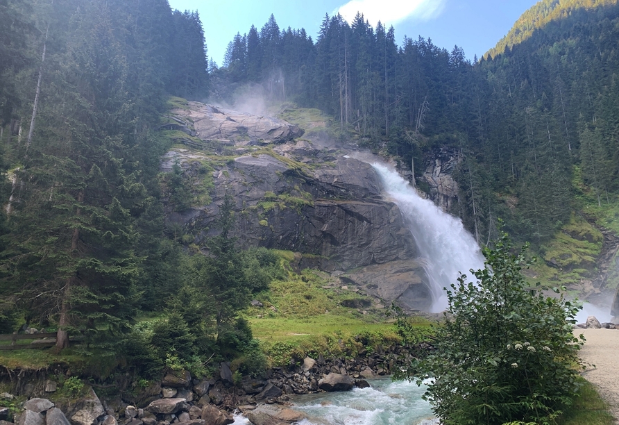 Entdecken Sie die beeindruckenden Krimmler Wasserfälle.