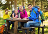 Zahlreiche Wanderwege laden zum Entdecken ein und bieten Spaß für die gesamte Familie.