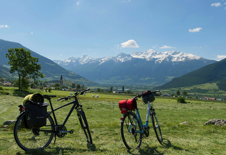 Im Vinschgau lassen sich schöne Fahrradtouren unternehmen.