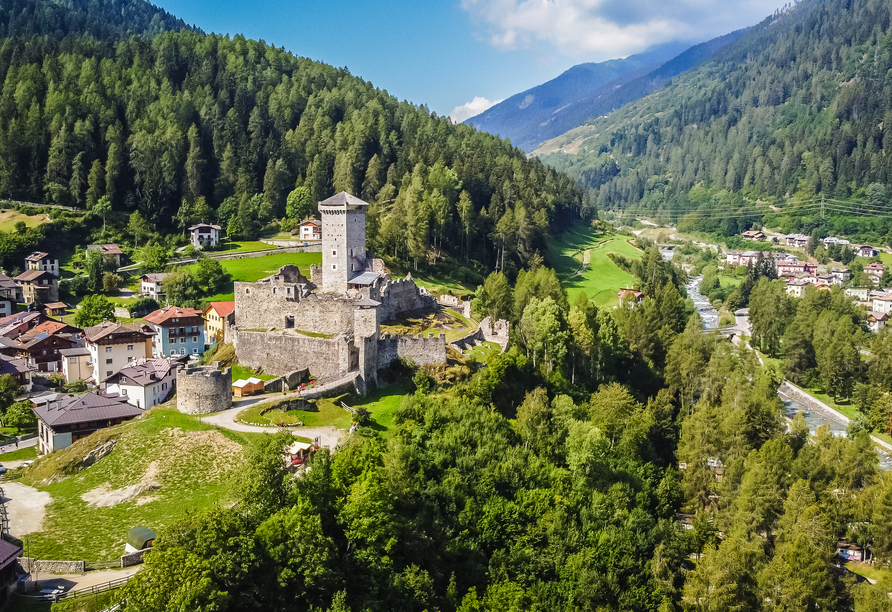 Blick auf die Burg Castello di San Michele in Ossana