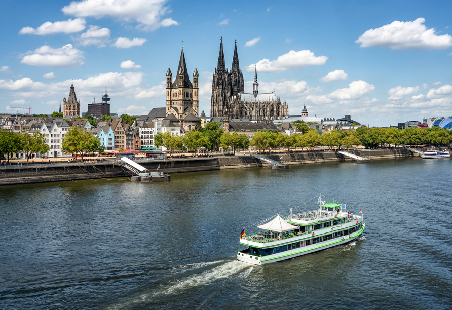 Ob zu Land oder auf dem Wasser - Köln bietet spektakuläre Einblicke.