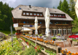 Außenansicht des Hotel Kräuter Chalet