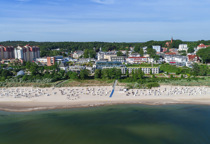 Das Hotel liegt direkt an der Ostsee.