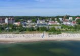 Das Hotel liegt direkt an der Ostsee.