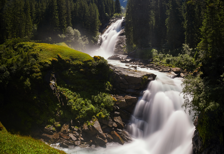 Ein Besuch der beeindruckenden Krimmler Wasserfälle verspricht ein spektakuläres Naturerlebnis.